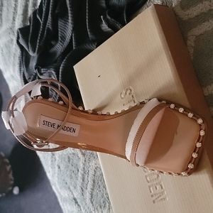 Brandnew Zelle  Camile size 6.5